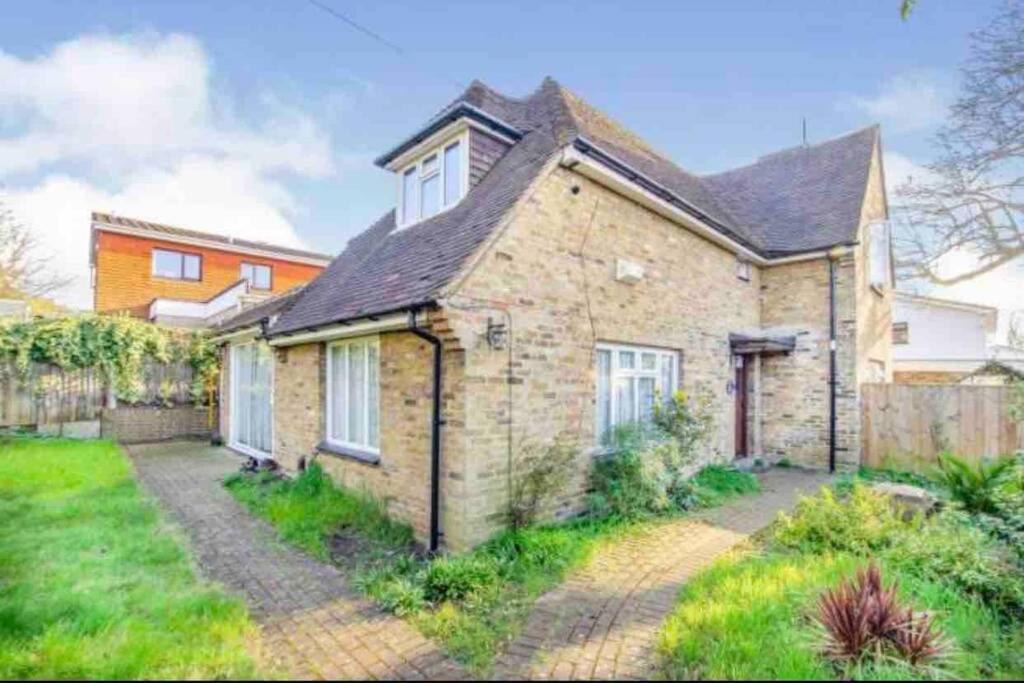Lovely Cottage In The Heart Of Shirley- Croydon Exteriér fotografie