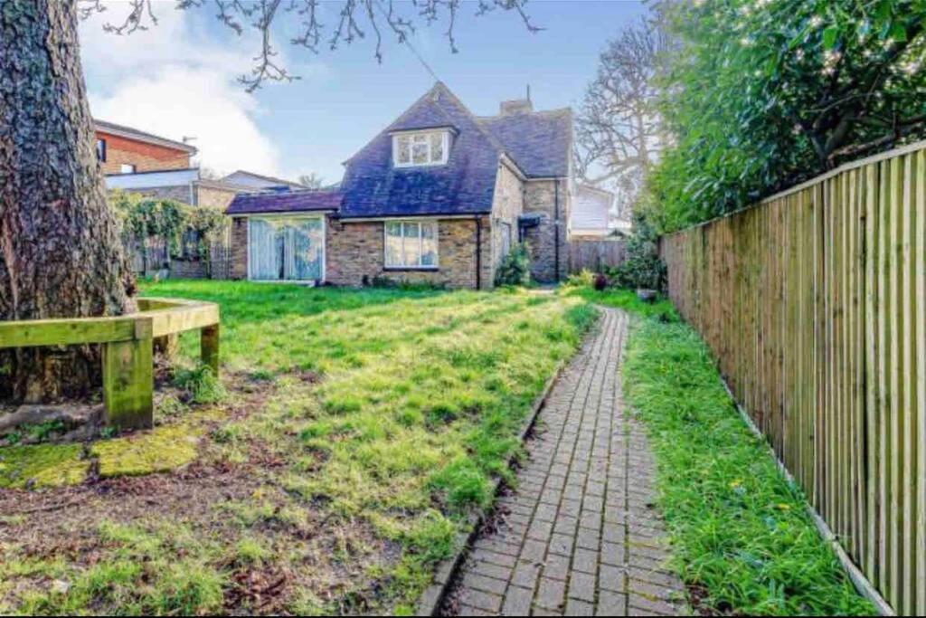 Lovely Cottage In The Heart Of Shirley- Croydon Exteriér fotografie
