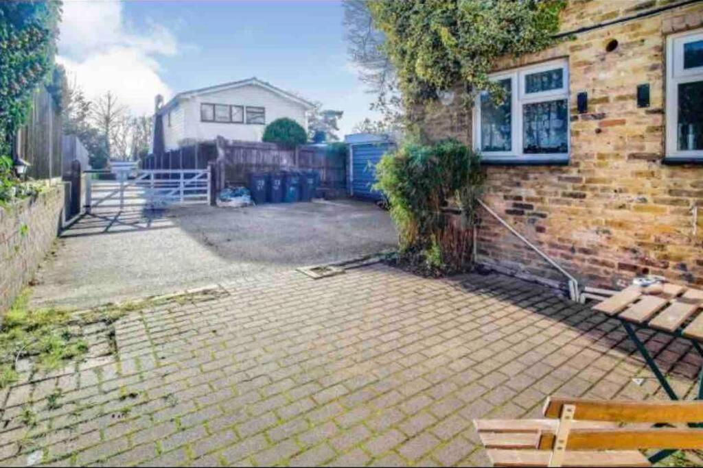Lovely Cottage In The Heart Of Shirley- Croydon Exteriér fotografie