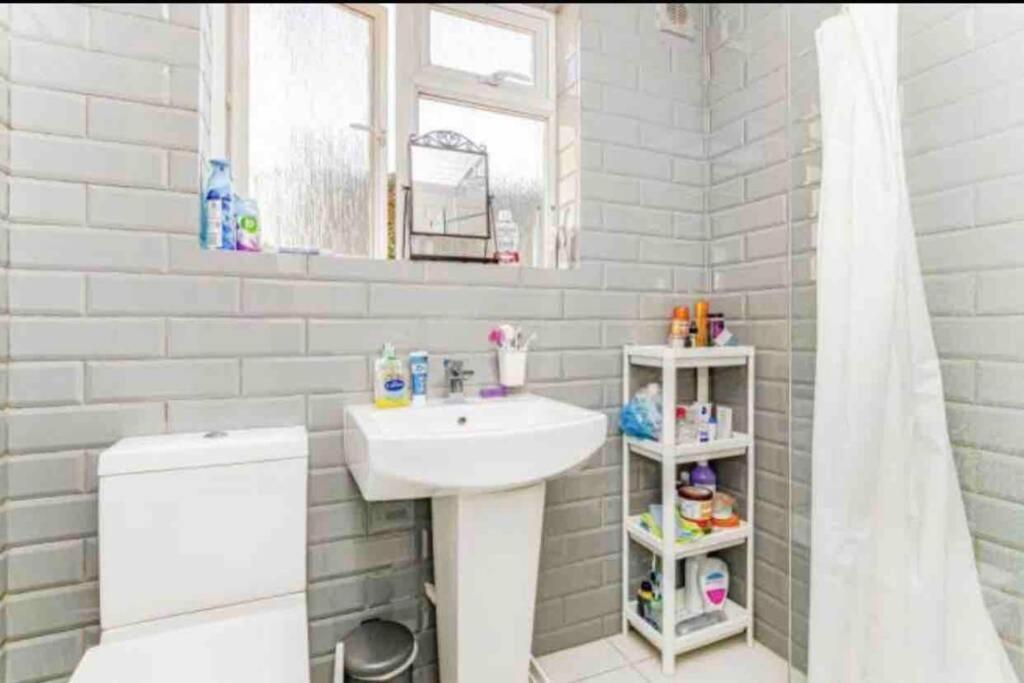 Lovely Cottage In The Heart Of Shirley- Croydon Exteriér fotografie